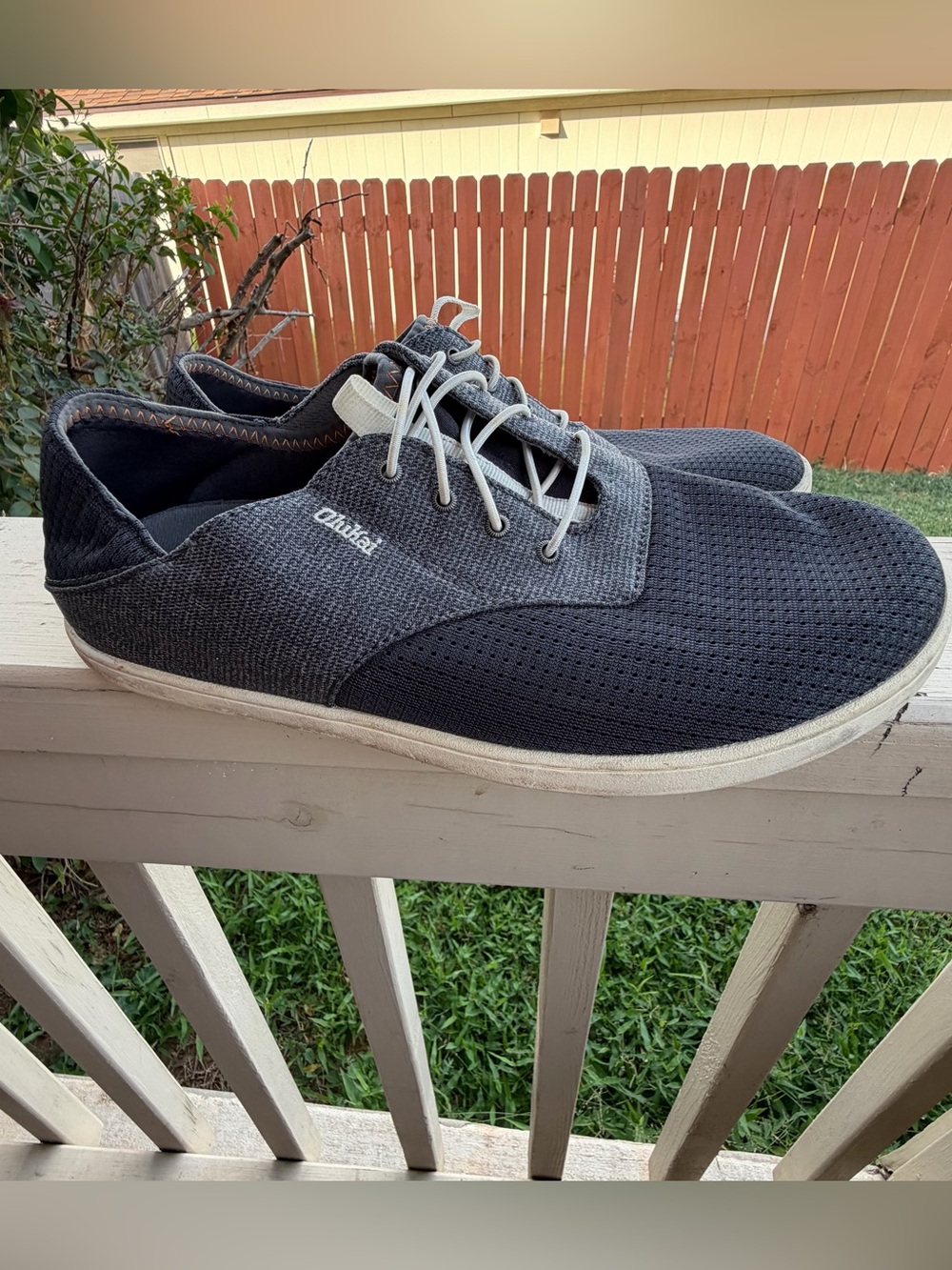 OluKai Nohea Moku Men's Black and Gray Knit Lace-Up Sneakers Sz 9/42 EU